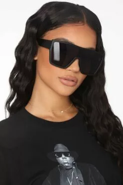 Fashion Nova Can't Be Bothered Sunglasses - Black