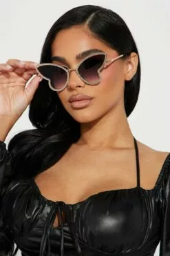 Fashion Nova Beauty Overlook Sunglasses - Black