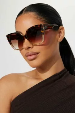 Fashion Nova Marvelous Surprise Sunglasses - Tortoise