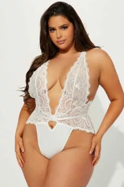 Fashion Nova Deep In Love Lace Teddy - White -Fashion Nova Sales 03 02 23Studio8 KS CG 15 33 59 50 5211800 White 5816 PLUS PXF DM