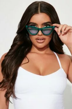 Fashion Nova Thin Patience Sunglasses - Blue