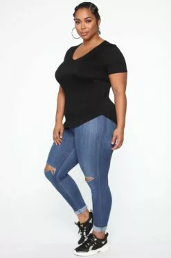 Fashion Nova Breakfast On The Go Tee - Black 23 Fashion Nova Breakfast On The Go Tee - Black -Fashion Nova Sales 08 09 19 Studio 3 JP 13 20 43 36 T3160 Black R 0508 NT