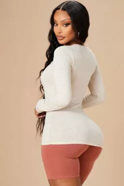 Fashion Nova Your Everyday Long Sleeve Tee - Oatmeal 10 Fashion Nova Your Everyday Long Sleeve Tee - Oatmeal -Fashion Nova Sales 10 12 22Studio7 ME RL 15 20 40 16 LKT2006LT Oatmeal 0333 ES