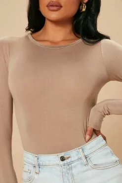 Fashion Nova Krystal Crew Neck Long Sleeve Bodysuit - Mocha 14 Fashion Nova Krystal Crew Neck Long Sleeve Bodysuit - Mocha -Fashion Nova Sales 10 12 22Studio7 SN MR 12 02 34 15 T10034BDS Mocha 9540 SG
