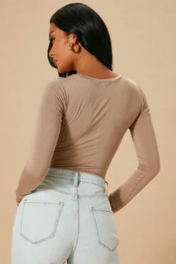 Fashion Nova Krystal Crew Neck Long Sleeve Bodysuit - Mocha 15 Fashion Nova Krystal Crew Neck Long Sleeve Bodysuit - Mocha -Fashion Nova Sales 10 12 22Studio7 SN MR 12 03 18 15 T10034BDS Mocha 9549 SG