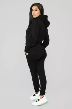 Fashion Nova Relaxed Vibe Solid Hoodie - Black -Fashion Nova Sales 11 05 18 Studio 2 13 32 40 JU040 Black0527 AJ