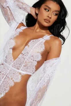 Fashion Nova No Turning Back Lace Teddy And Robe Set - White 10 Fashion Nova No Turning Back Lace Teddy And Robe Set - White -Fashion Nova Sales 11 17 22Studio5 CE IM 14 01 25 27 86112 White 1196 JB