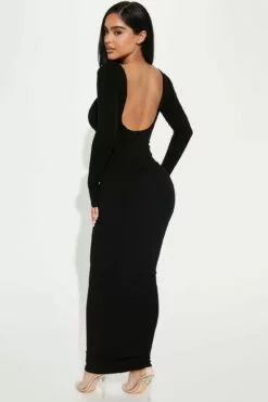 Fashion Nova Hailey Snatched Top - Black -Fashion Nova Sales 11 18 22Studio1 MS Alex 11 09 54 19 T4830FN Black 6685 ES